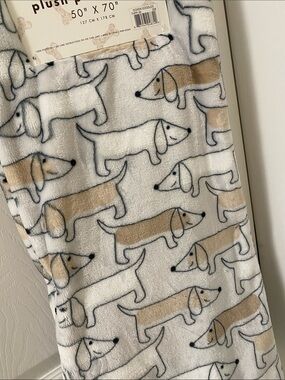 NWT.  Cuddlove, 50” X 70”, plush pet blanket.